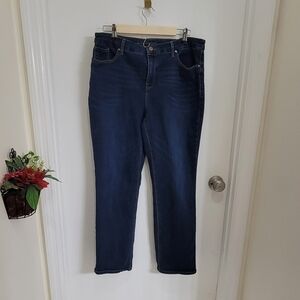 Chicos 2/12 short  so lifting  straightleg jeans
